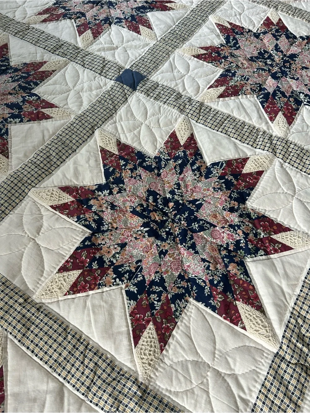 Keeco Bedding Floral patchwork Country Farmhouse Quilt + 2 pillow shams 90 X 95